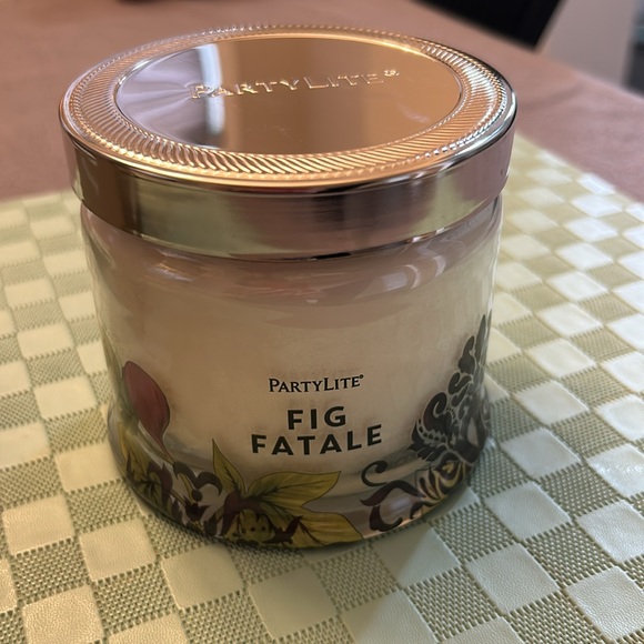 PartyLite Fig Fatale Signature 3-Wick Jar Scented Candle, NEW - Picture 1 of 9